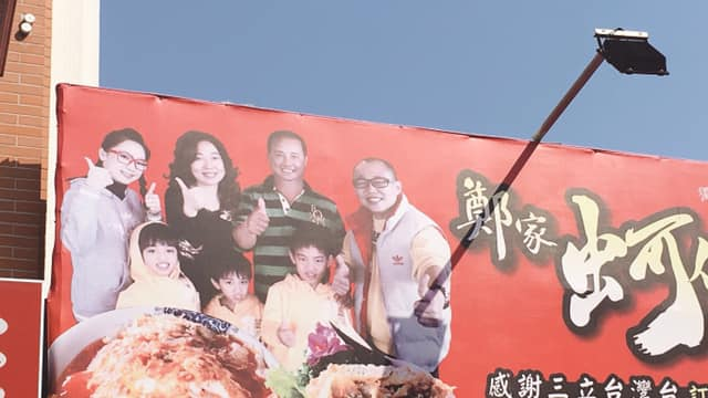 13 Billboard dengan desain paling kreatif, konsepnya out of the box jadi bikin orang melongo