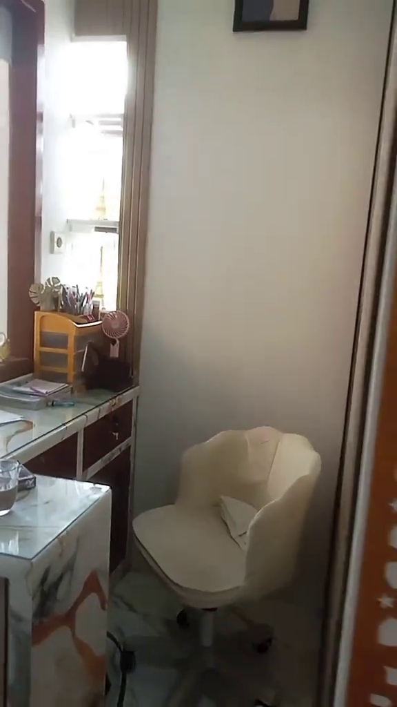 Rumah gubuk dari luar tampak reyot ternyata dalamnya mewah, ini 9 potretnya bikin terkecoh