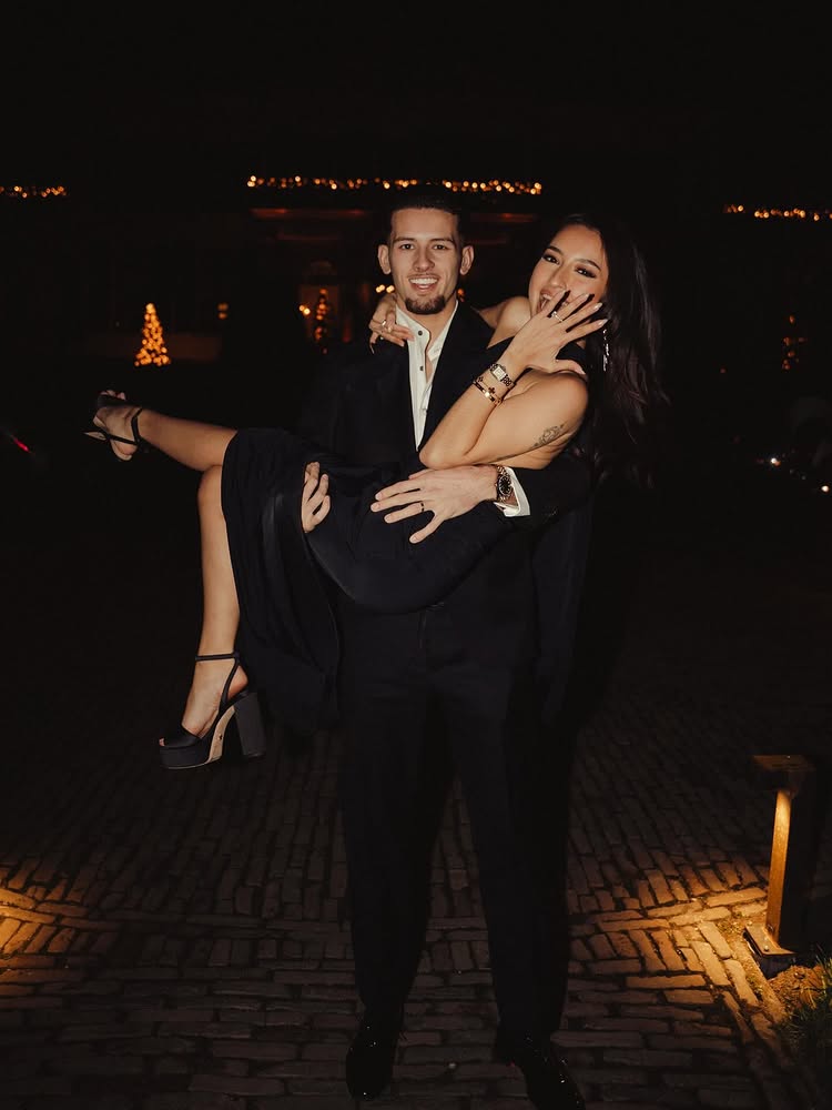 9 Potret Jennifer Coppen dilamar Justin Hubner saat dinner bareng keluarga, captionnya bikin baper