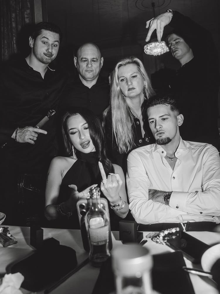 9 Potret Jennifer Coppen dilamar Justin Hubner saat dinner bareng keluarga, captionnya bikin baper