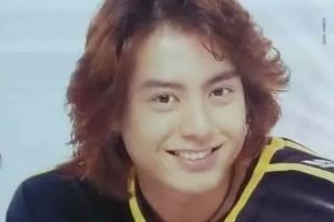 7 Potret lawas Roger Danuarta di cover majalah, pesonanya bikin cewek tahun 2000-an klepek-klepek