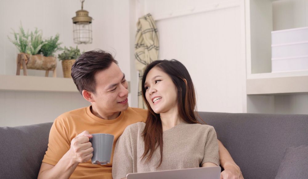 100 Pantun gombalan maut untuk suami, simpel tapi bikin happy dan hubungan makin lengket