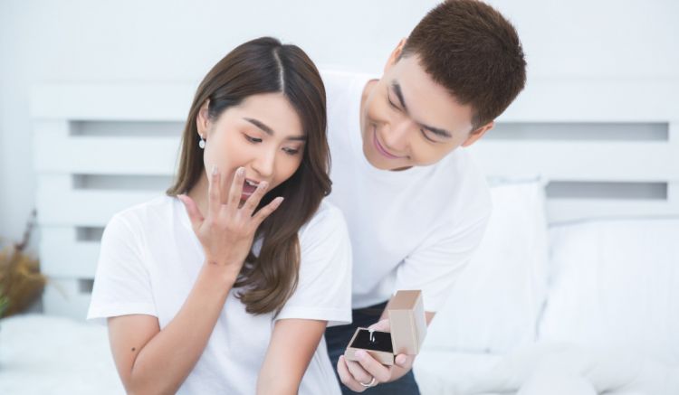 100 Pantun gombalan maut untuk suami, simpel tapi bikin happy dan hubungan makin lengket