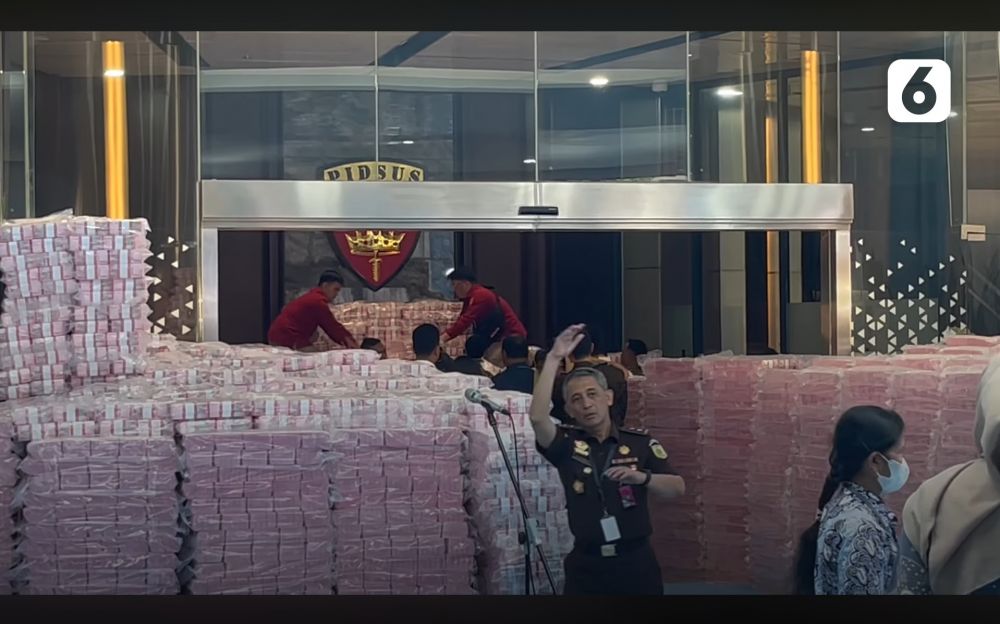 Penampakan 'gunung' uang Rp6,62 T sitaan Kejagung yang penuhi pintu gedung, diserahkan ke pemerintah