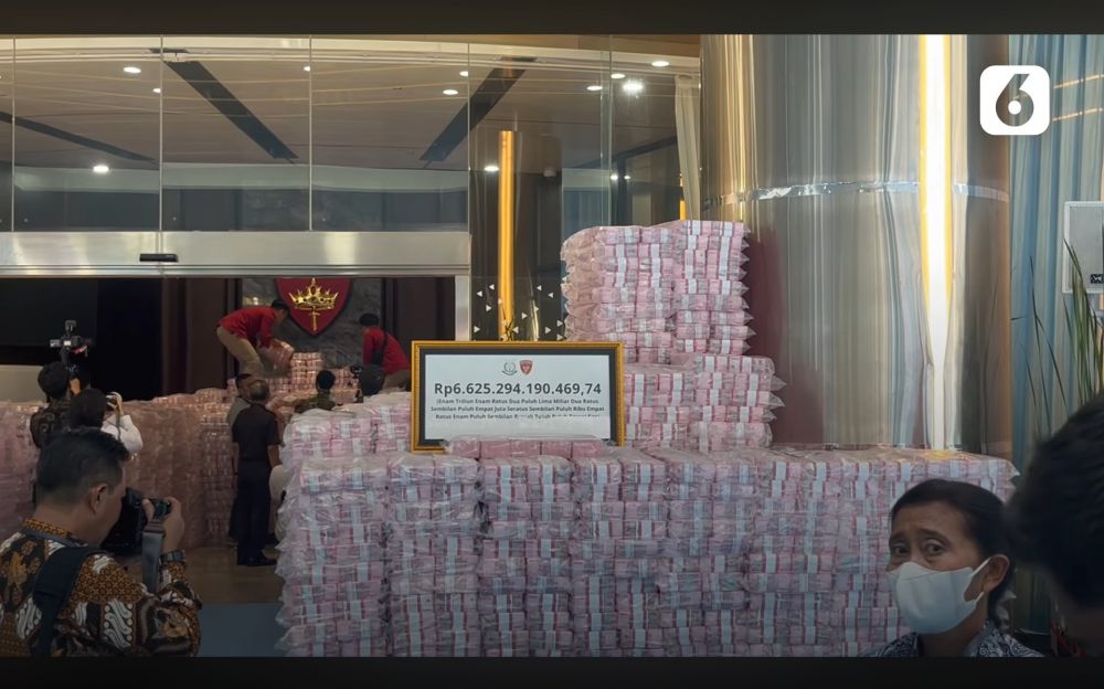 Penampakan 'gunung' uang Rp6,62 T sitaan Kejagung yang penuhi pintu gedung, diserahkan ke pemerintah