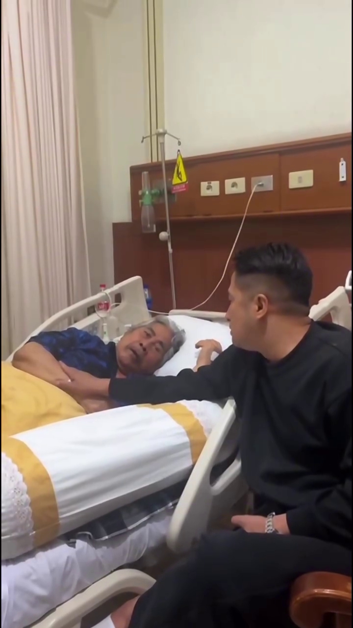 Jaja Miharja kembali masuk rumah sakit karena komplikasi, intip 9 potretnya saat ditengok Irfan Hakim