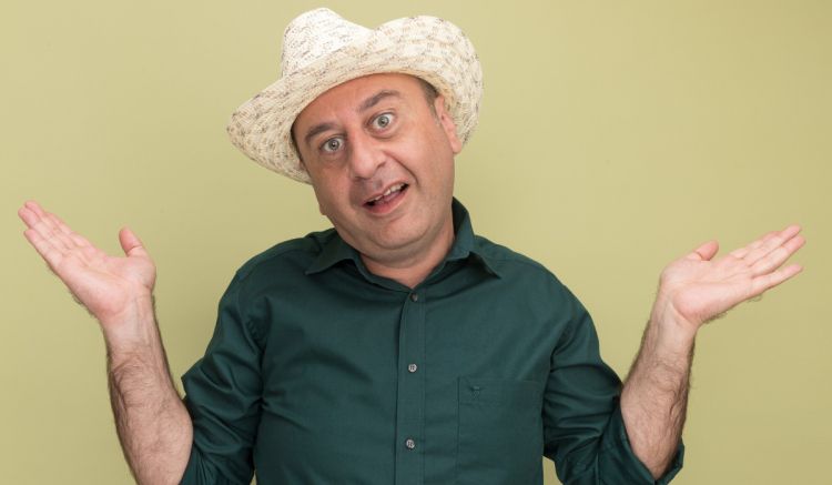 50 Pantun romantis nyeleneh ala bapak-bapak Facebook, absurd tapi bikin baper