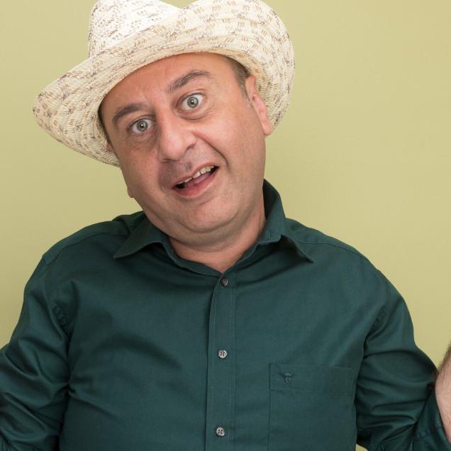 50 Pantun romantis nyeleneh ala bapak-bapak Facebook, absurd tapi bikin baper