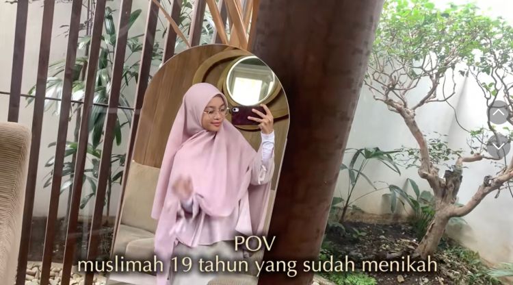 Pilihan perempuan nikah di usia 19 tahun ini tuai perdebatan, cukup akil baligh atau harus mapan dulu?