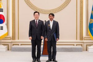 Aksi heroik Sugianto, WNI yang selamatkan lansia di Korea Selatan terima penghargaan presiden