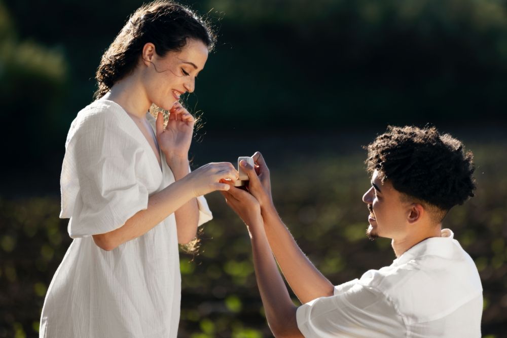 50 Kata-kata melamar pacar update 2026 yang romantis, elegan, dan anti alay