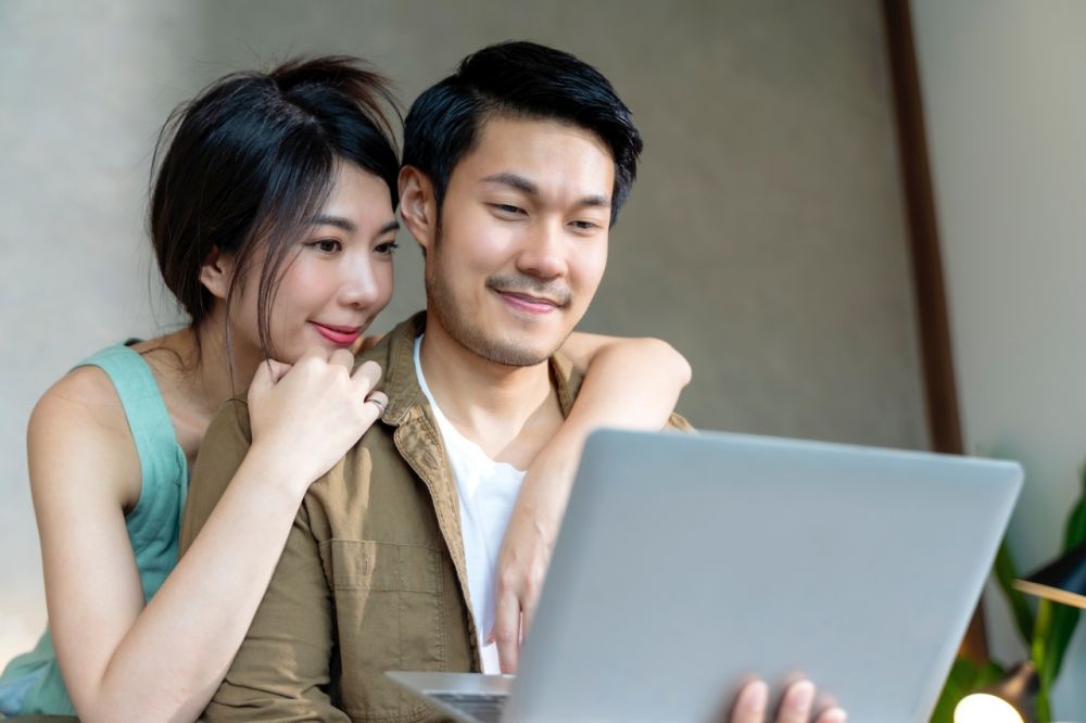 30 Gombalan maut untuk pasangan yang siap sedia mendukung karier, cara manis puji suami