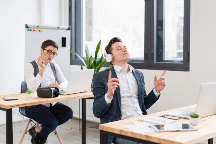 50 Kata-kata menenangkan hati saat difitnah jadi penjilat, tetap elegan tanpa drama