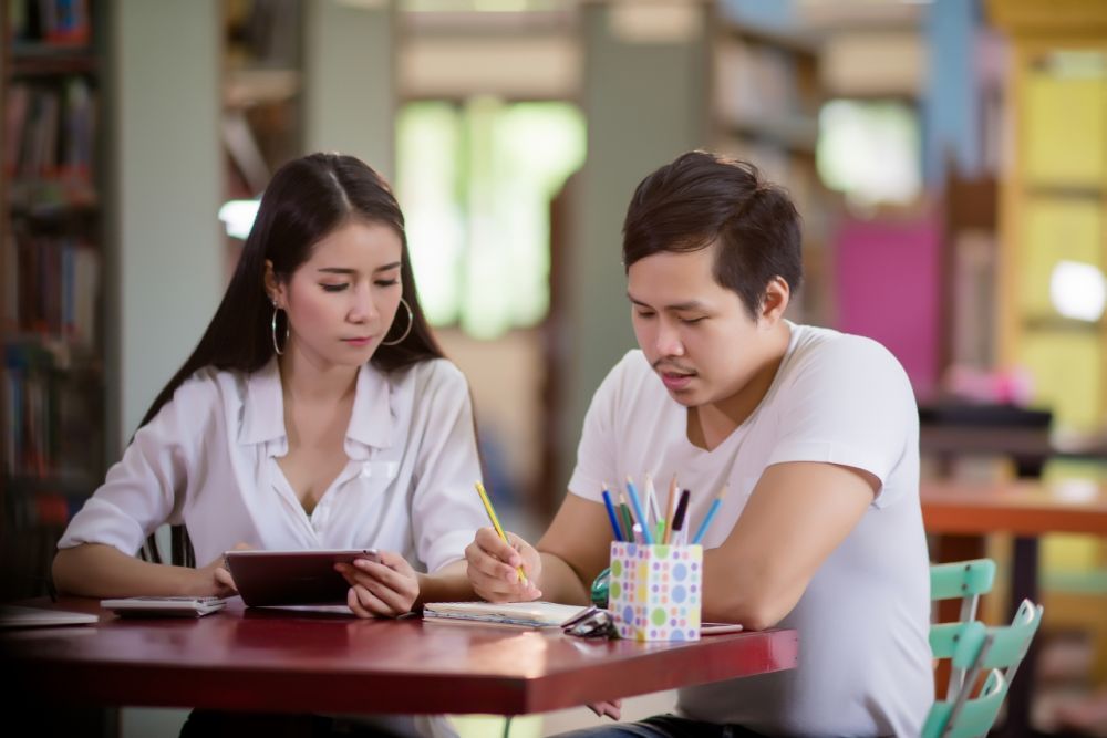 30 Kata-kata sindiran halus buat teman kantor yang gengsi bertanya tapi kerja berantakan