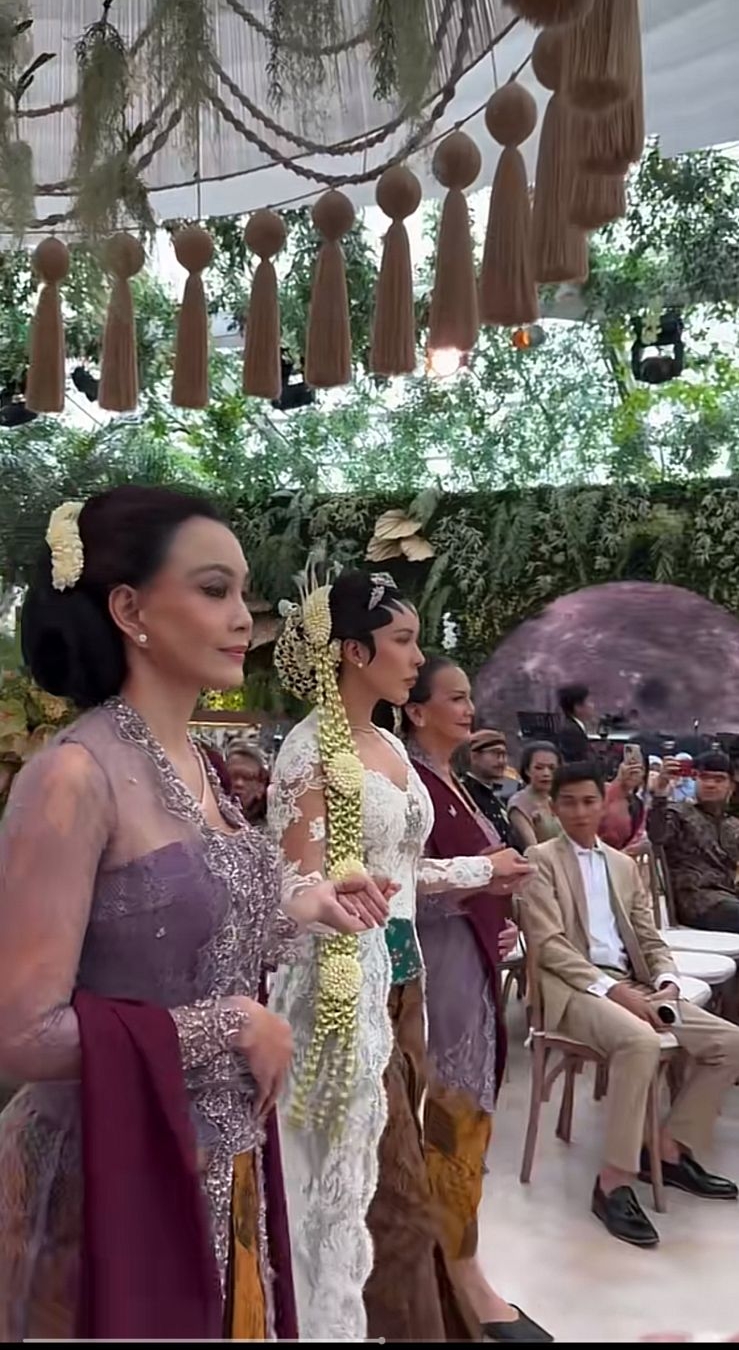 Pernikahan Darma Mangkuluhur berbagai sumber