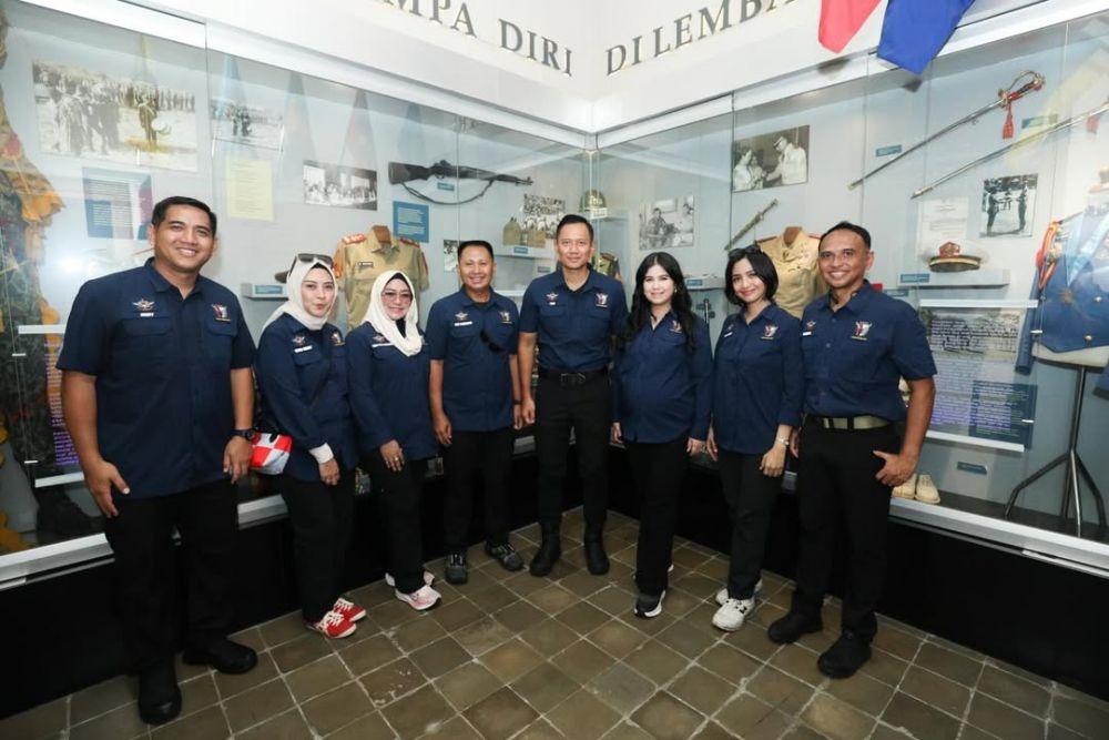 7 Potret Annisa Pohan dampingi AHY reuni di Akmil, tuai doa agar kehamilan berjalan lancar