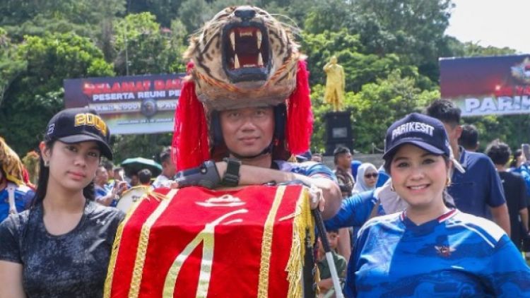 7 Potret Annisa Pohan dampingi AHY reuni di Akmil, tuai doa agar kehamilan berjalan lancar