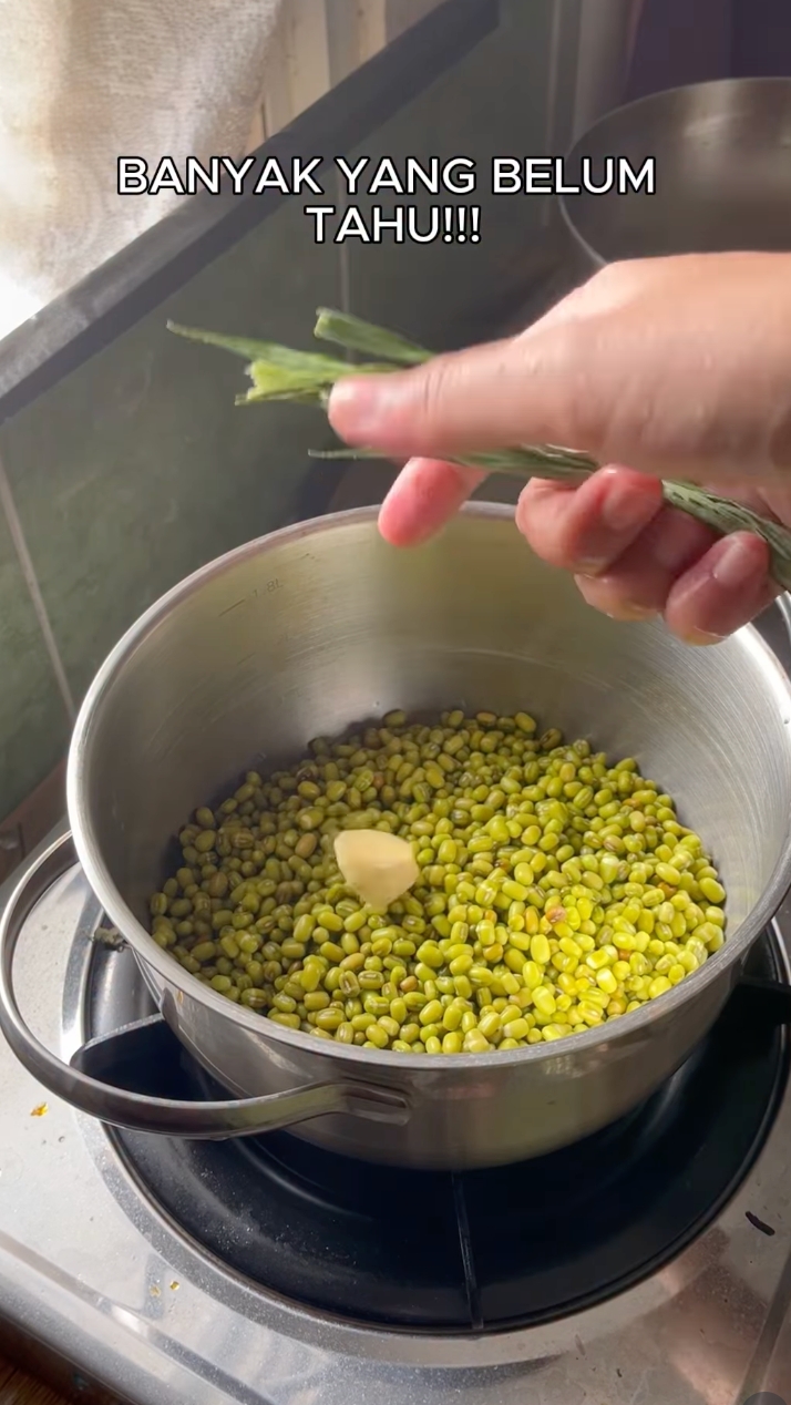 Jangan asal cemplungin gula, ini cara masak kacang hijau cepat empuk dan hemat gas