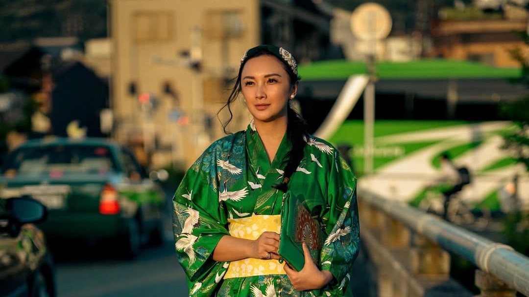 Tata Cahyani awet ayu di usia 50 tahun, ternyata ini 5 caranya menjaga kesehatan dan kecantikan