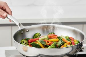 5 Rekomendasi wajan stainless steel terbaik 24 cm, awet dan masak anti lengket