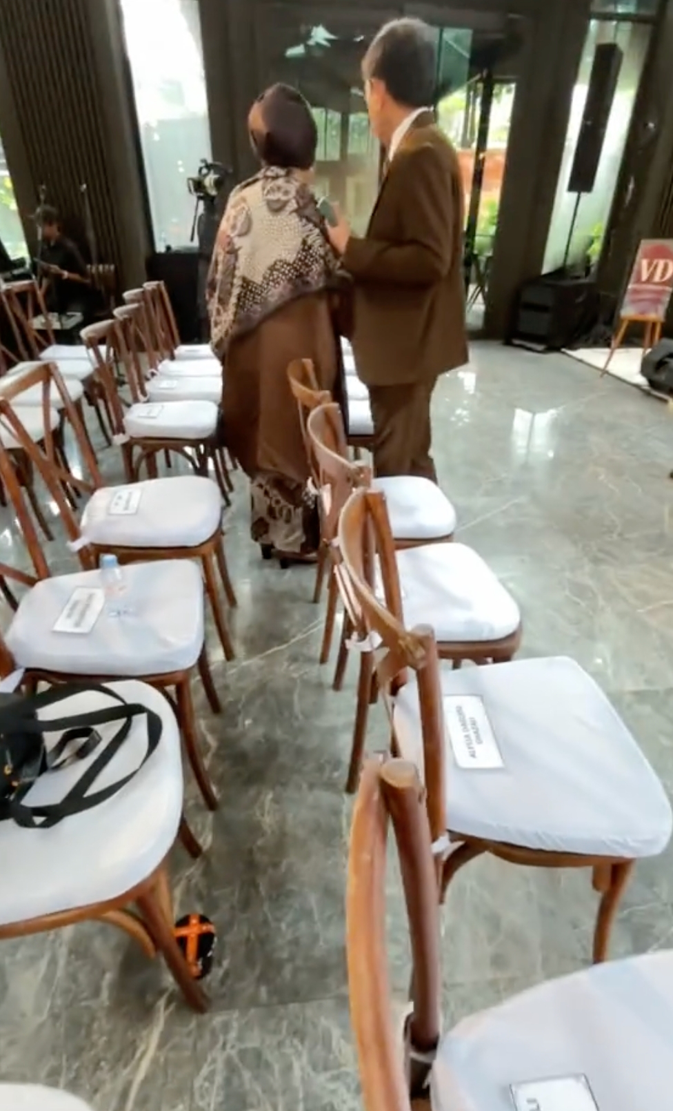 9 Potret dekorasi & menu makanan pertunangan El Rumi & Syifa Hadju, momen hangat kumpul keluarga besar