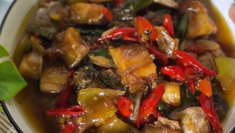 Resep tumis jambal roti iris cabai, menu boros nasi paling simpel