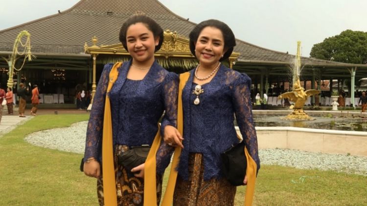 5 Detail penampilan Khirani Trihatmodjo anak Mayangsari saat tingalan jumenengan di Pura Mangkunegara