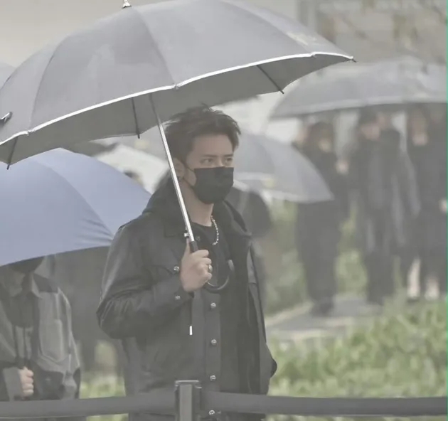 Jerry Yan dan Vic Chou hadiri peresmian patung memorial Barbie Hsu, ini 7 potretnya yang penuh haru