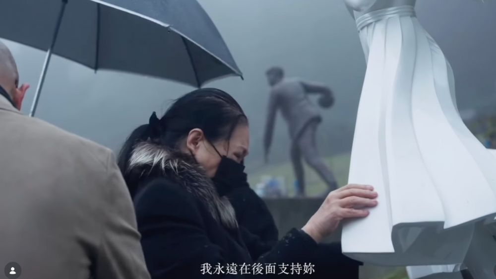 Setahun kepergian Barbie Hsu, Koo Jun Yup resmikan patung memorial istri yang didesain sendiri