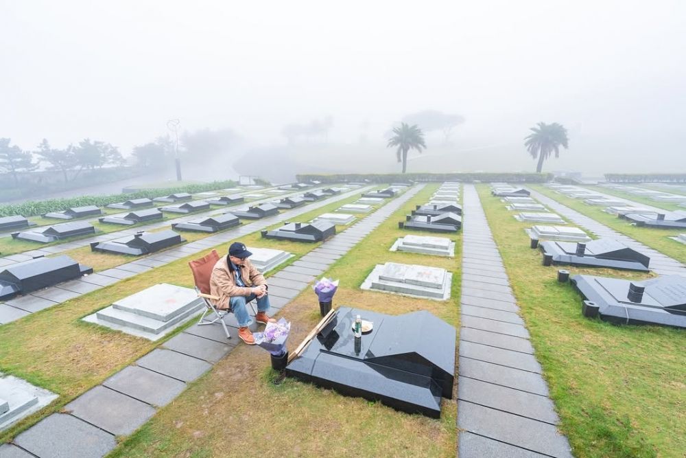 Setahun kepergian Barbie Hsu, Koo Jun Yup resmikan patung memorial istri yang didesain sendiri