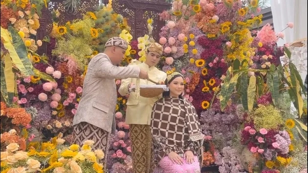 Al Ghazali Alyssa Daguise tasyakuran 7 bulanan berbagai sumber