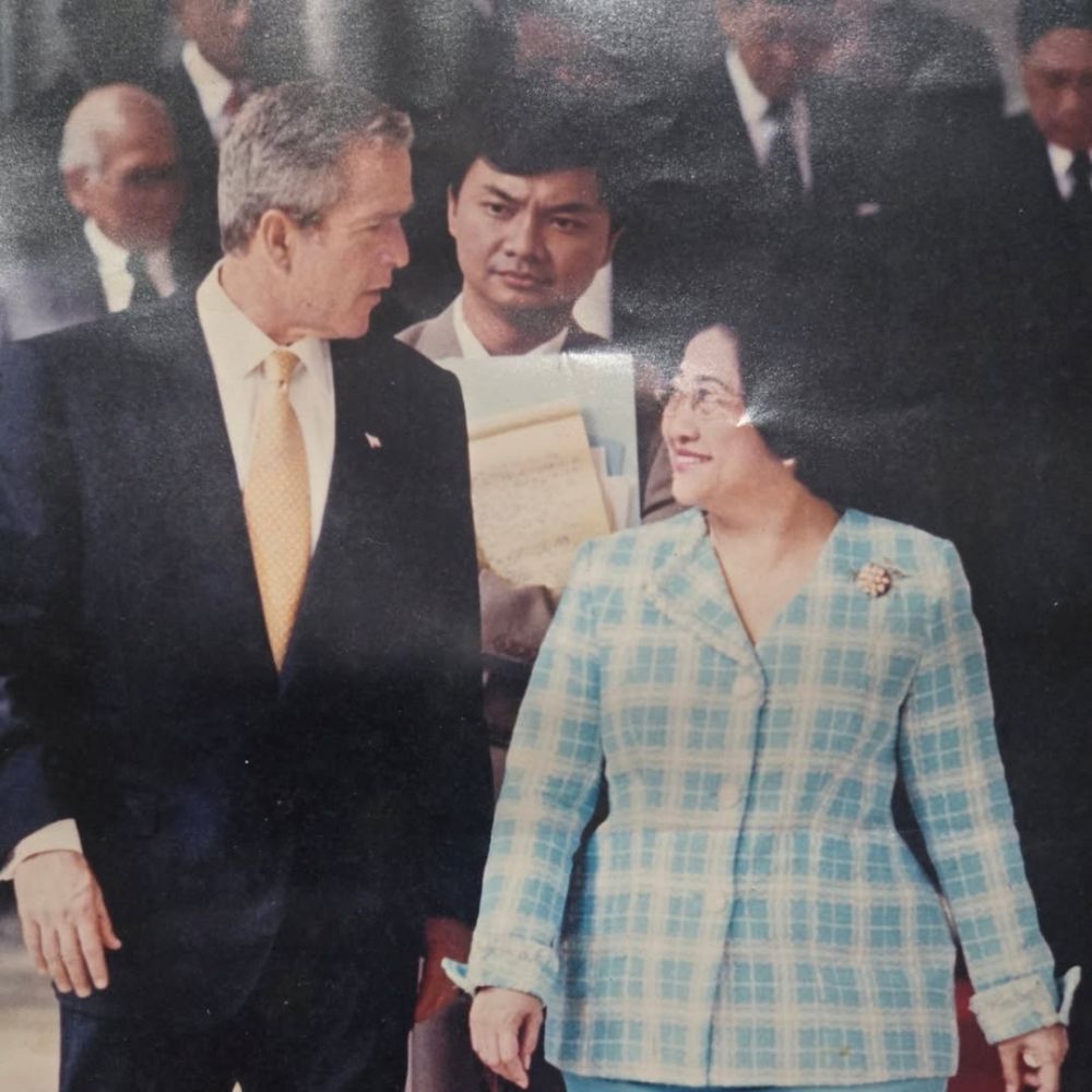 Kisah unik eks Wamenlu Dino Patti Djalal, foto jadulnya berubah wajah bule dalam serial Jack Ryan