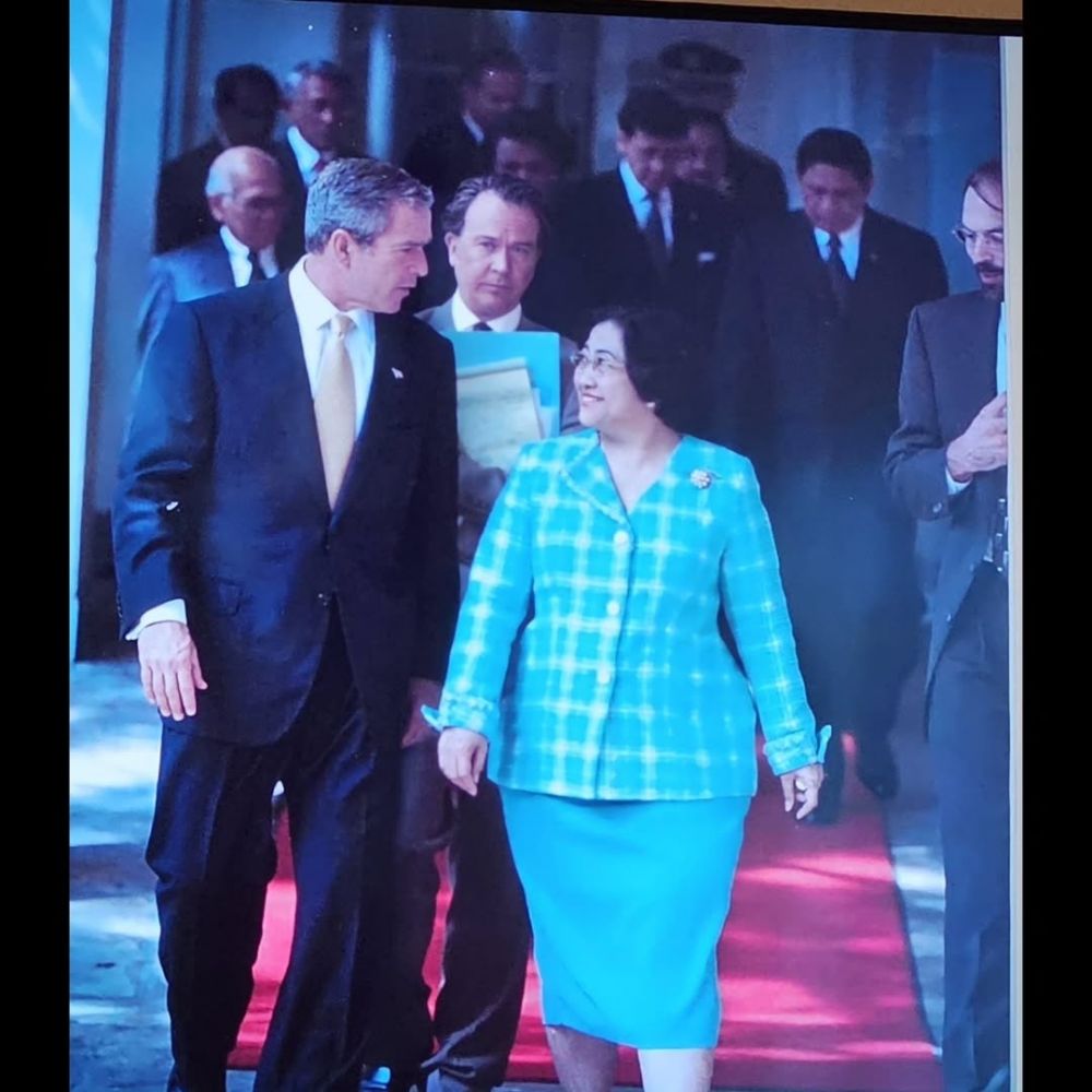 Kisah unik eks Wamenlu Dino Patti Djalal, foto jadulnya berubah wajah bule dalam serial Jack Ryan