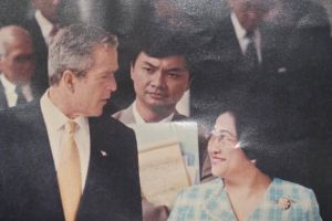 Kisah unik eks Wamenlu Dino Patti Djalal, foto jadulnya berubah wajah bule dalam serial Jack Ryan