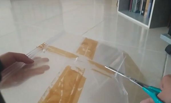 Rak kulkas retak? Jangan beli baru, pakai trik solder dan kabel ties ini