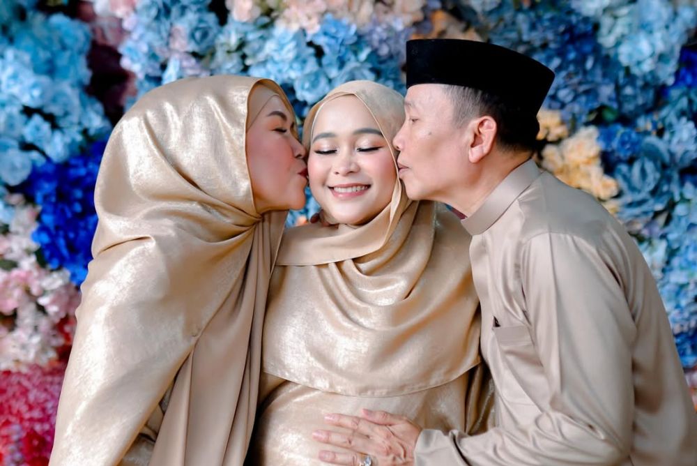 8 Momen hangat dan khidmat syukuran tujuh bulanan kehamilan Syifa adik Ayu Ting Ting