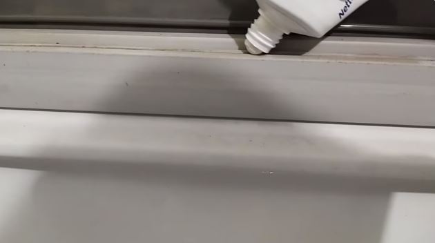 Jangan dikerok! Ini cara mudah basmi jamur kulkas pakai bahan simpel Rp5.000-an