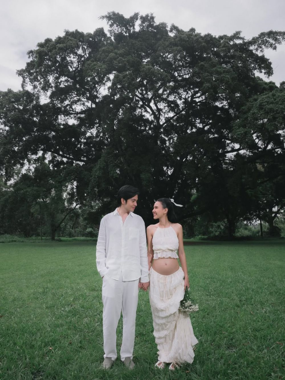 7 Potret maternity estetik Shenina Cinnamon dan Angga Yunanda, aura cantik bumil terpancar