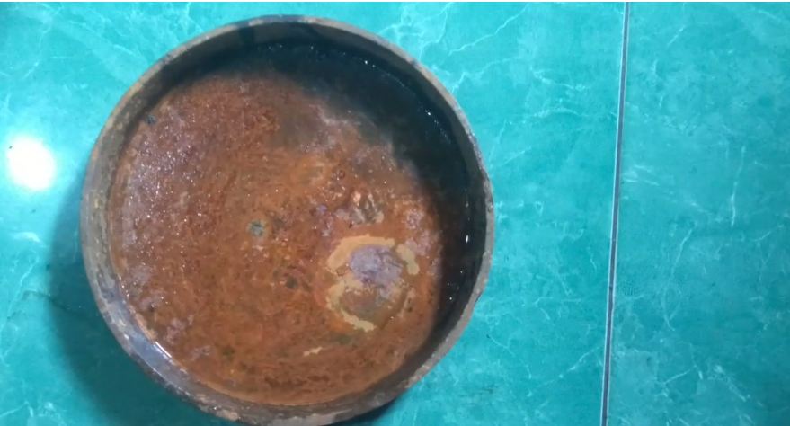 Bukan dicungkil pisau, begini trik rendam hot plate karatan agar bersih sempurna