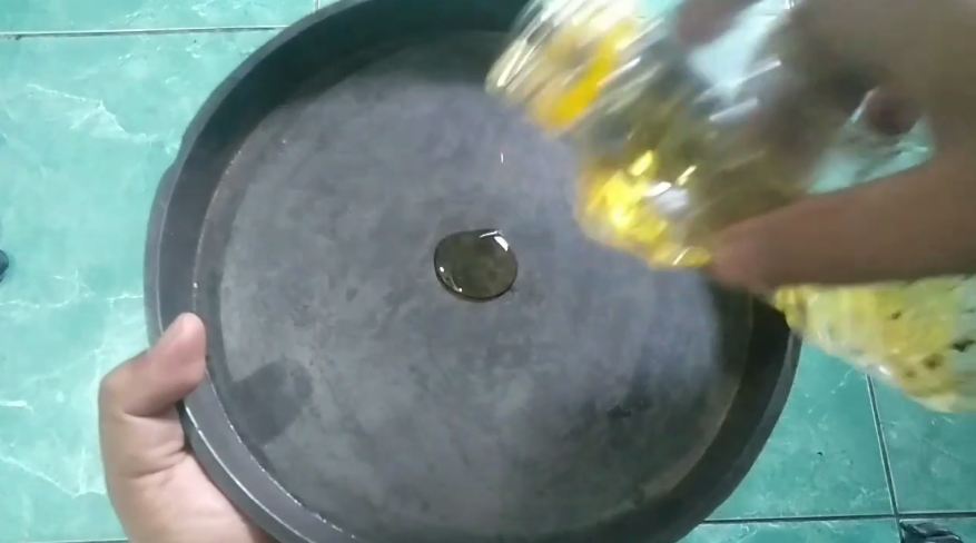 Bukan dicungkil pisau, begini trik rendam hot plate karatan agar bersih sempurna