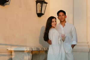 Resmi jadi ayah, intip foto Pangeran Mateen gendong sang putri Zahra Mariam