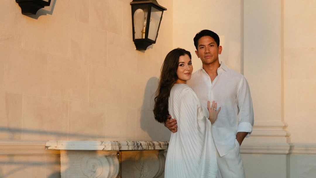 Resmi jadi ayah, intip foto Pangeran Mateen gendong sang putri Zahra Mariam