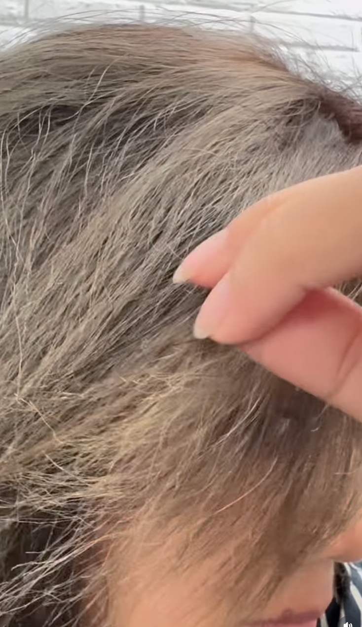 5 Potret Nirina Zubir gagal total warnai rambut beruban, bikin syok dan kesel banget