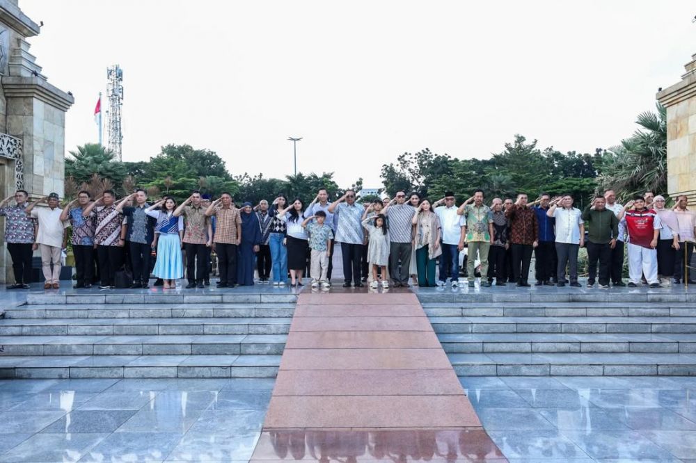 9 Potret keluarga SBY ziarah makam Bu Ani jelang Ramadhan 2026, Annisa Pohan dipuji bumil cantik
