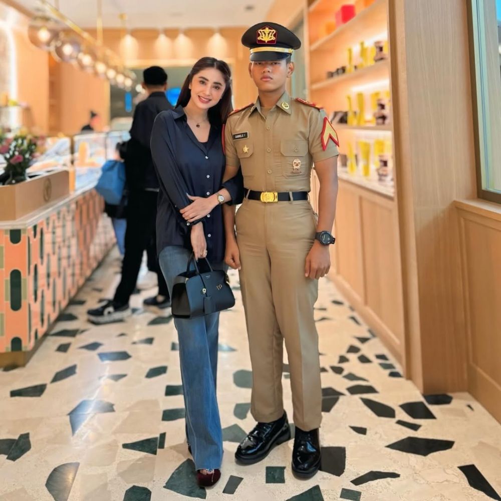 Anak Dewi Perssik masuk TNI Instagram/@dewiperssik9; Instagram/@felicegabriel9_real