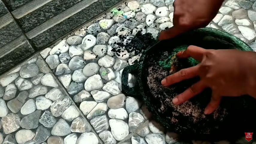 Tutorial membersihkan kerak gosong wajan paling irit dan hasilnya maksimal