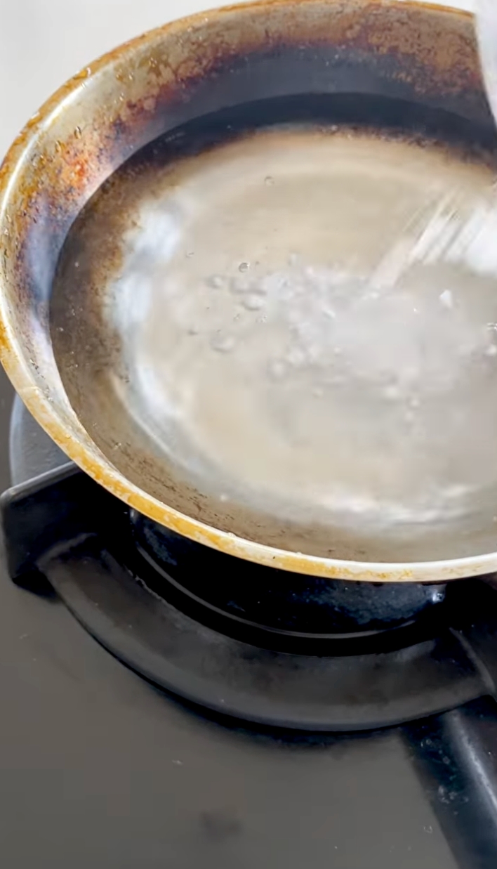 Cara praktis bersihkan wajan stainless steel yang gosong setelah masak takjil