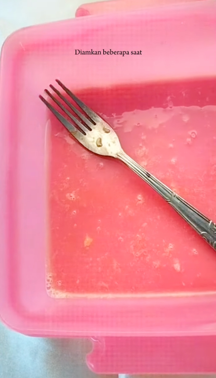 Bau amis telur di wadah plastik susah hilang? Cukup pakai bahan dapur ini