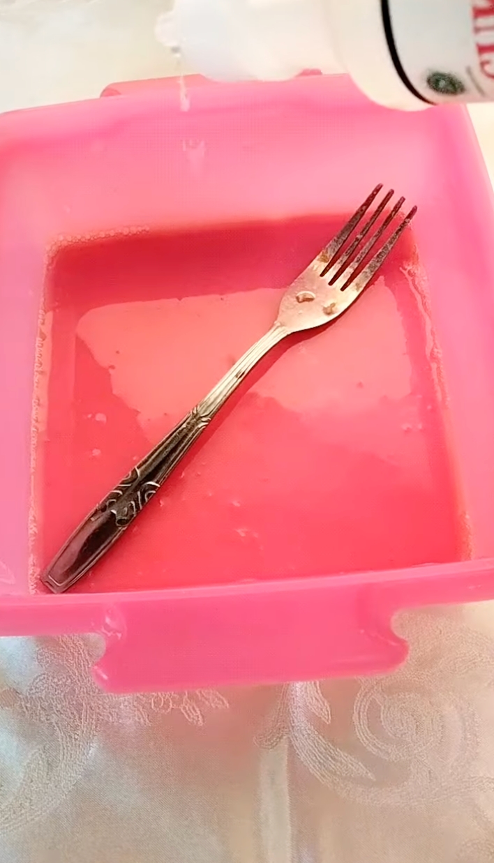 Bau amis telur di wadah plastik susah hilang? Cukup pakai bahan dapur ini