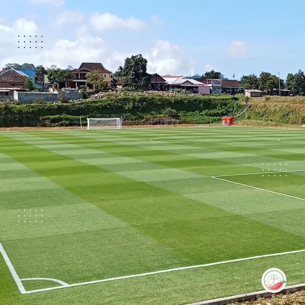 9 Potret mewah Gelora Desa Karang, lapangan viral kualitas internasional dengan view Gunung Lawu
